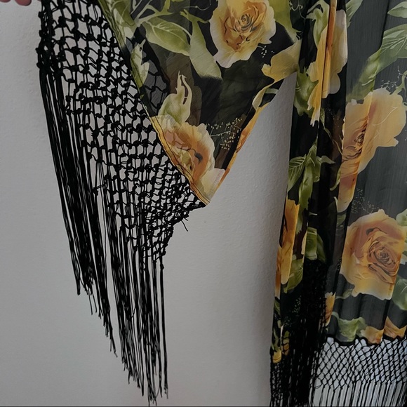 Floral print fringe kimono style top - Picture 3 of 6